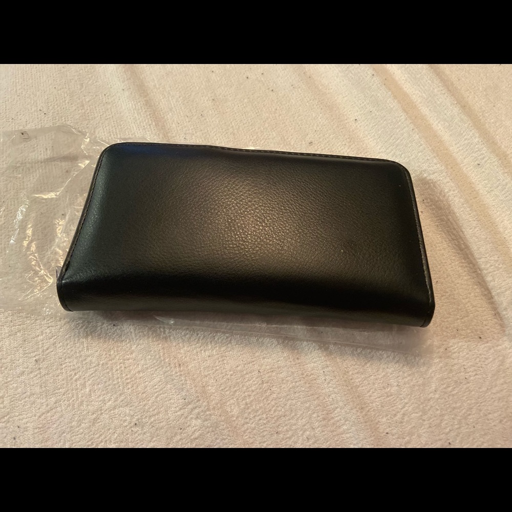 Black accordion wallet
